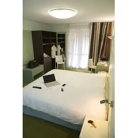 Logis Le Rabelais Hotel- Restaurant -