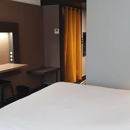 Logis Le Rabelais Hotel- Restaurant - Otel Fontenay-le-Comte