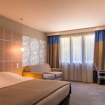 Logis Le Rabelais Hotel- Restaurant -