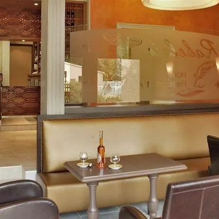 酒店 Logis Le Rabelais Hotel- Restaurant - 3*