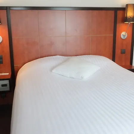Logis Le Rabelais Hotel- Restaurant - Otel Fontenay-le-Comte