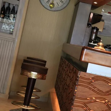 Hotel Logis Le Rabelais Hotel- Restaurant - Fontenay-le-Comte