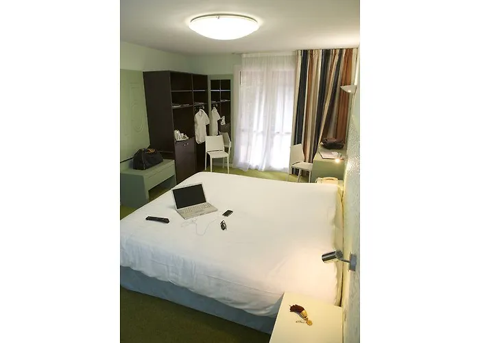 Logis Le Rabelais Hôtel- Restaurant -