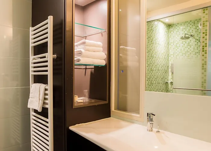 Logis Le Rabelais Hôtel- Restaurant - Hotel 3*