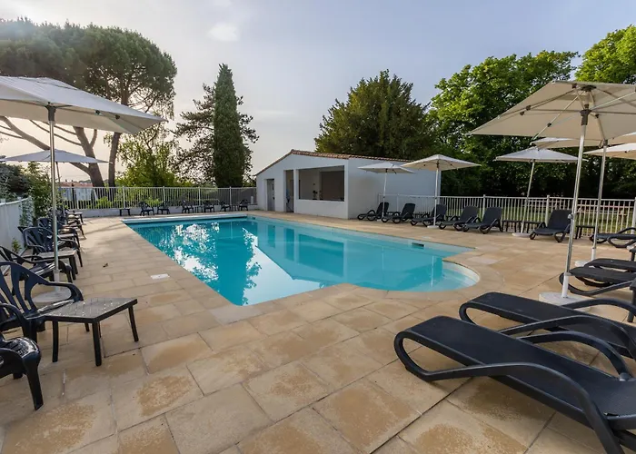 Hotel Logis Le Rabelais Hotel- Restaurant - 3*