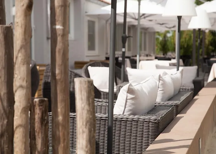 Logis Le Rabelais Hôtel- Restaurant -