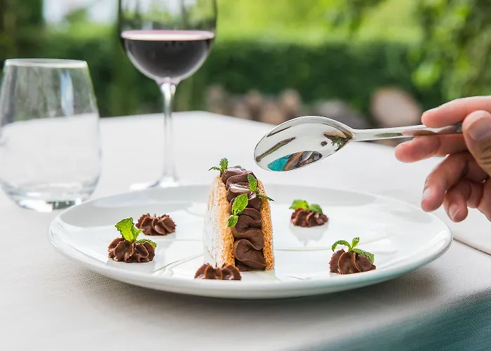 Logis Le Rabelais Hôtel- Restaurant - Hotel Fontenay-le-Comte