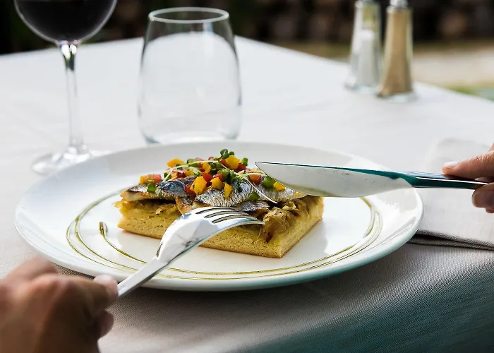 Logis Le Rabelais Hôtel- Restaurant - Hotel Fontenay-le-Comte