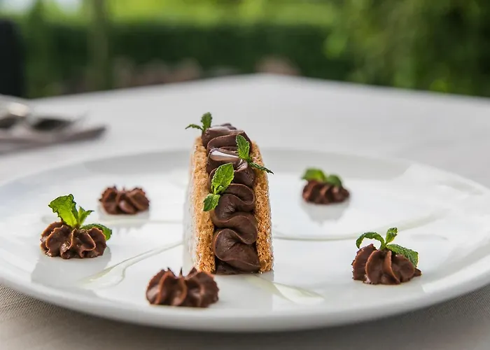 Logis Le Rabelais Hôtel- Restaurant - Hotel