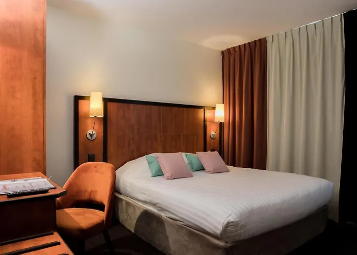 Hotel Logis Le Rabelais Hotel- Restaurant -