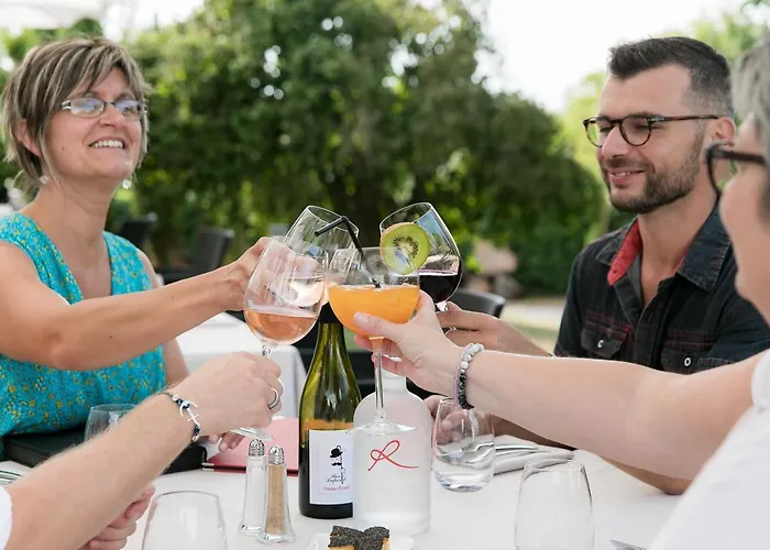 Hotel Logis Le Rabelais Hôtel- Restaurant - Fontenay-le-Comte