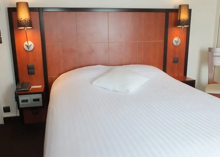 Logis Le Rabelais Hotel- Restaurant - Hotel Fontenay-le-Comte