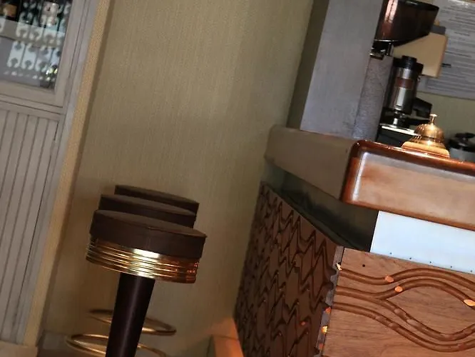 מלון Logis Le Rabelais Hotel- Restaurant - פונטנה-לה-קומט