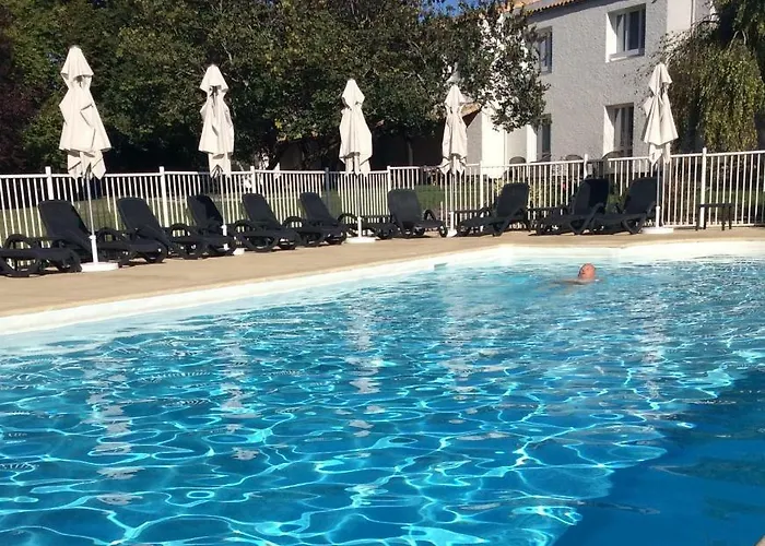 Logis Le Rabelais Hôtel- Restaurant -